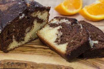 choc-orange-drizzle-sliced-with-oranges-RoseHartSweets