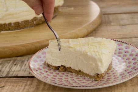 White-Chocolate-Cheesecake-Slice-2-RoseHartSweets