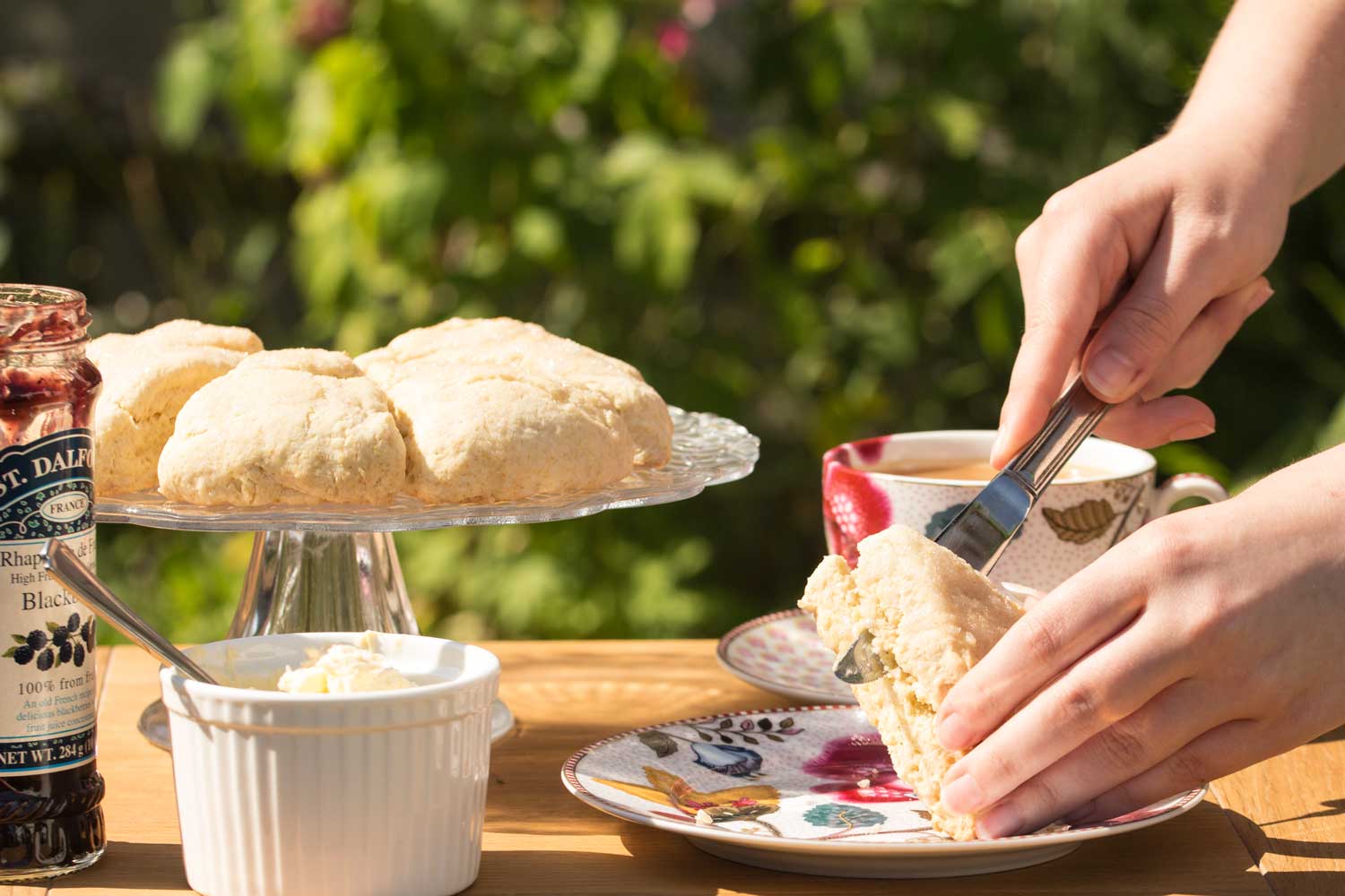 Elderflower-Drizzle-Scones-cutting-RoseHartSweets