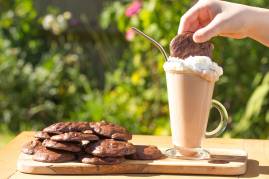 Ultra-Chewy-Cookies-dunking-RoseHartSweets